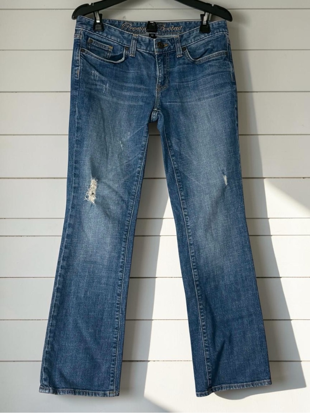 GAP Women's Distressed Boot cut Jeans - Blue size 6/ 28